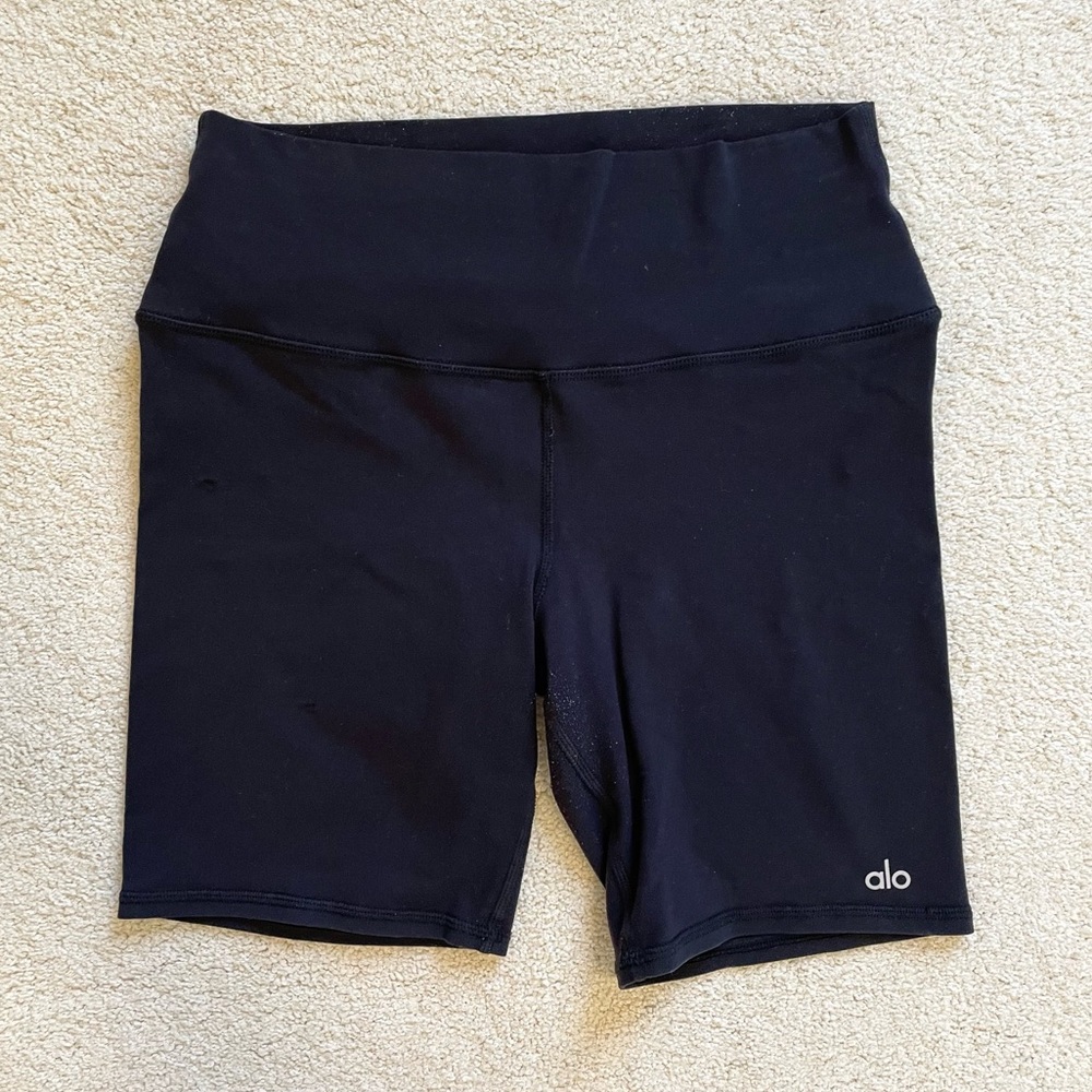 Alo Yoga 7” High-Waist Biker Short in Black - medium